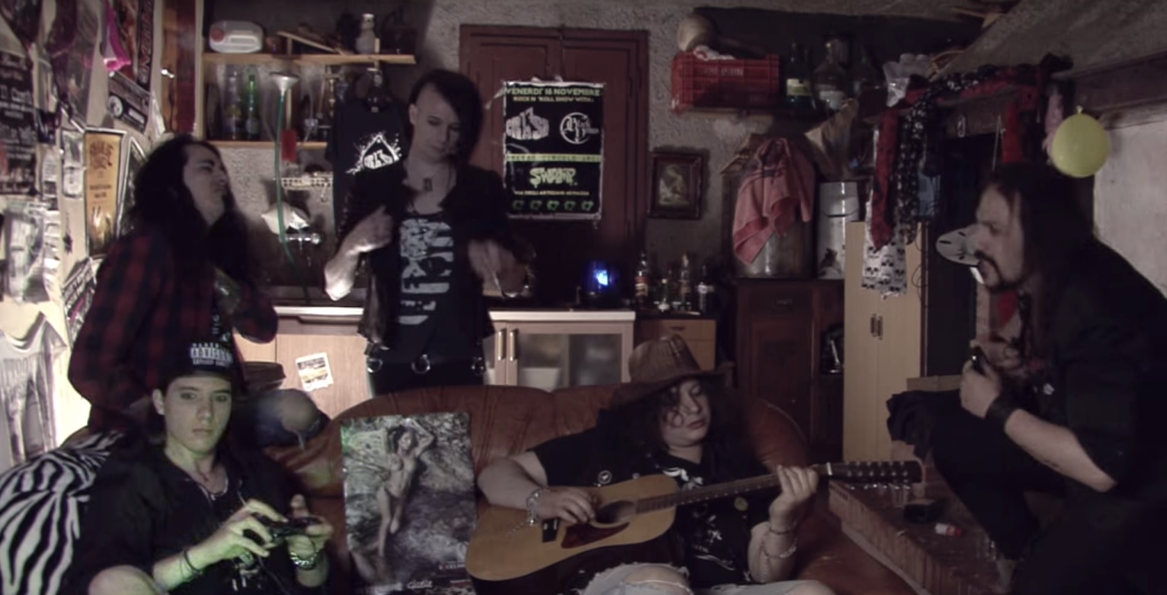 17 Crash: “Dirty Room”, il video del secondo singolo tratto da “Reading Your Dirty Minds” 17 crash dirty room